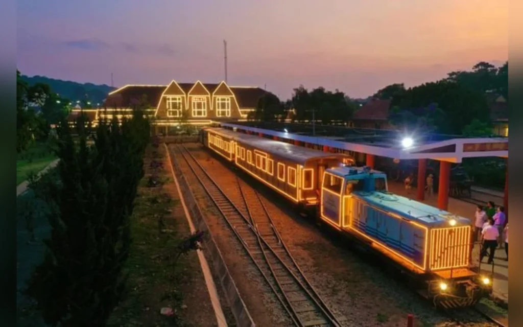 tàu cổ đà lạt trại mát